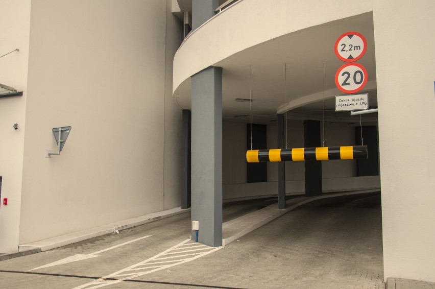 Buduje się: Otwarty parking w Centrum Handlowym Plaza