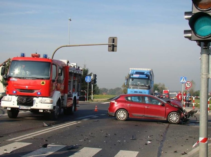 Wypadek w Oświęcimiu z udziałem wozu strażackiego.