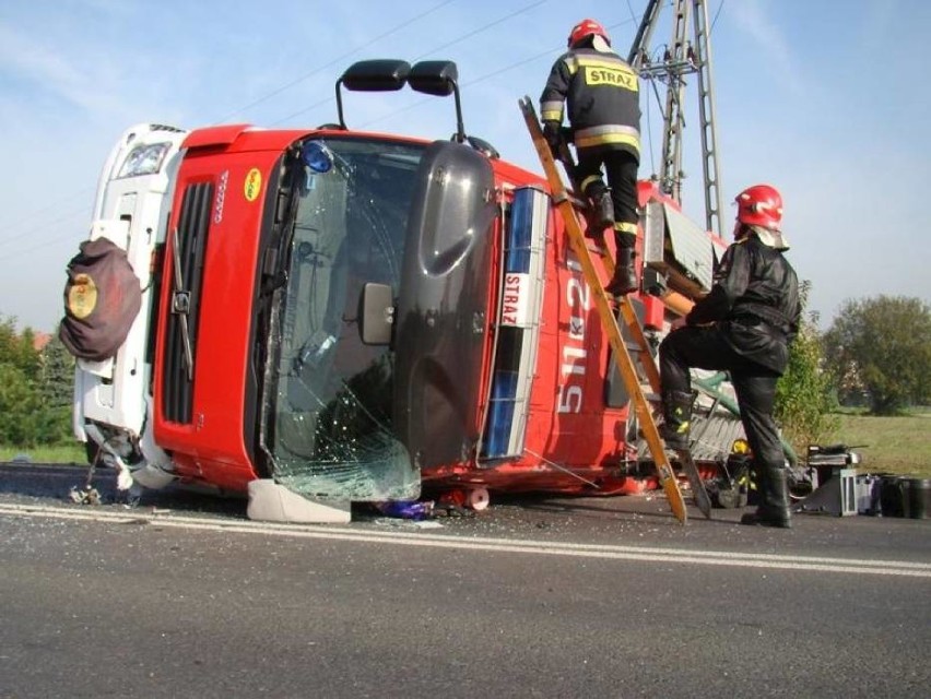 Wypadek w Oświęcimiu z udziałem wozu strażackiego.