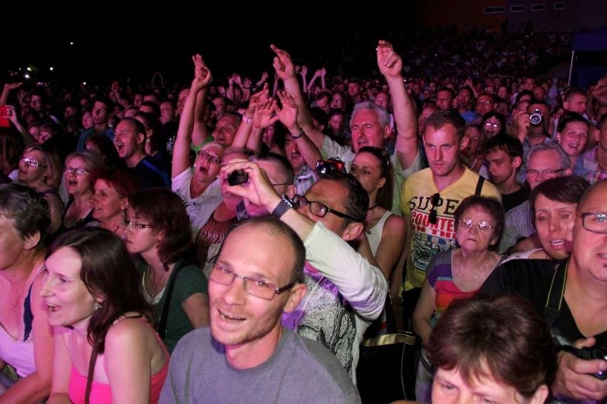 Kilka  tysięcy osób bawiło się na koncercie Perfcektu w Wągrowcu
