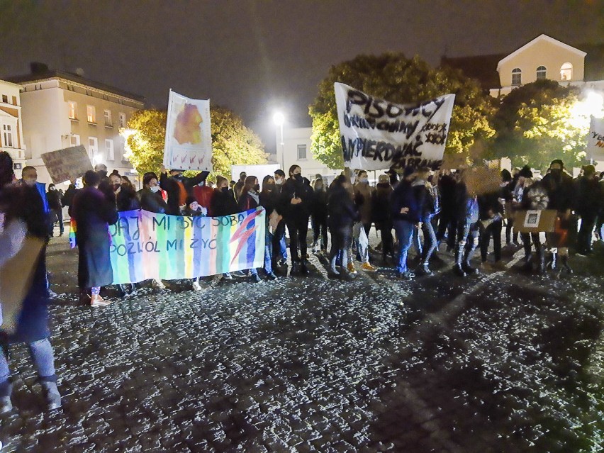 Druga manifestacja w Pniewach w solidarności ze Strajkiem Kobiet [ZDJĘCIA]