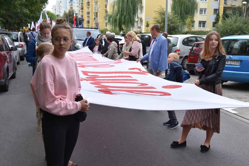 Marsz dla życia i rodziny w Kaliszu. "Hej, hej, życie jest OK" DUŻO ZDJĘĆ