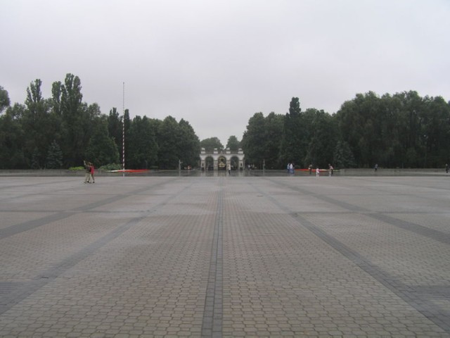 Plac Piłsudskiego w Warszawie. www.wikipedia.org
