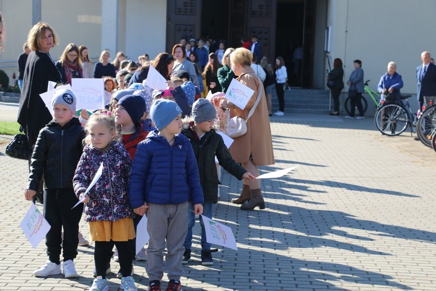 Otwarcie przedszkola w Rusinowicach. Dzieci i rodzice...
