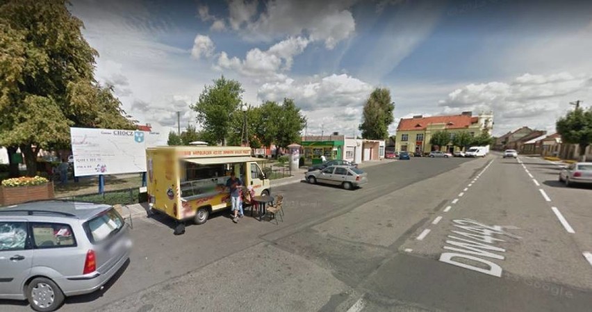 Mieszkańcy powiatu pleszewskiego przyłapani przez Google Street View na zakupach