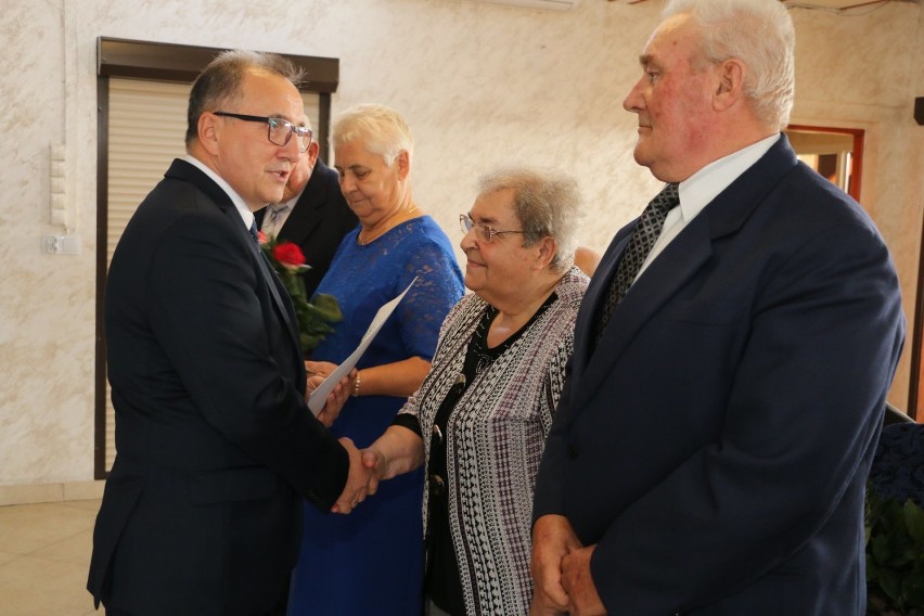 Jubileusze małżeńskie w gminie Pępowo. Uhonorowano małżeństwa z długoletnimi stażami [ZDJĘCIA] 