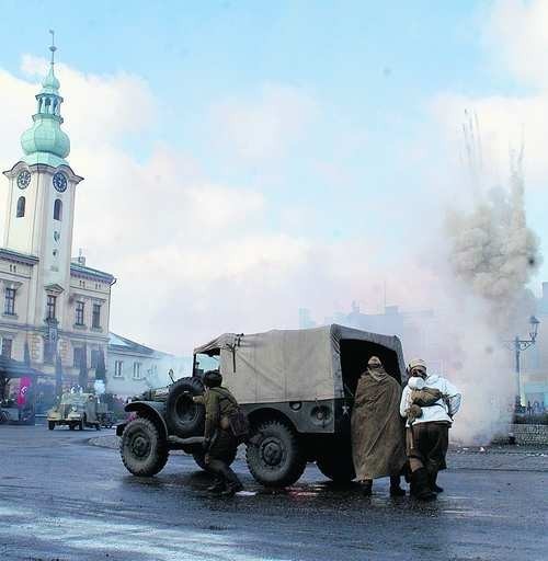 Huk wybuchów na rynku, czyli rekonstrukcja walk wojsk hitlerowskich i radzieckich