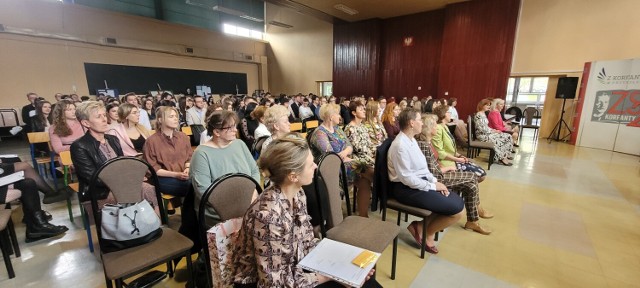 Maturzyści "Korfantego" pożegnali się ze szkołą.