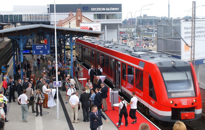 Szampanem ochrzcili nowy pociąg w Szczecinie [zdjęcia, wideo]