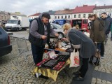 Trwają targi kolekcjonerów w Skierniewicach. Wystawców jest wyjątkowo dużo. Co można kupić?