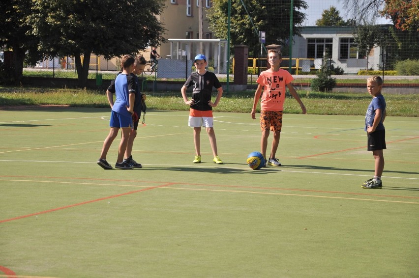 Szelków. Festyn sportowo-kulinarny. 25.08.2019. Był konkurs na najlepsze ciasto i mecz piłki nożnej