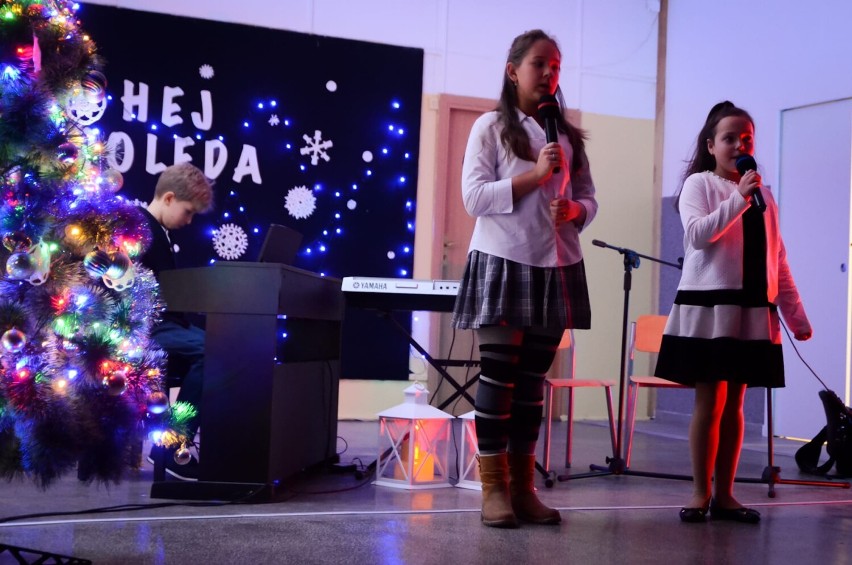 Malbork. Koncert kolęd i pastorałek w Szkole Podstawowej nr 9. Uczniowie grali i śpiewali 