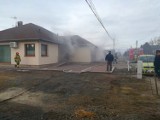 Pożar domu w Kępie pod Opolem. Z ogniem walczyły cztery zastępy strażaków 
