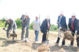 Śrem ŚTBS zaczyna budowę trzech bloków przy ulicy Żurawiej. Inauguracja budowy odbyła się 7 czerwca