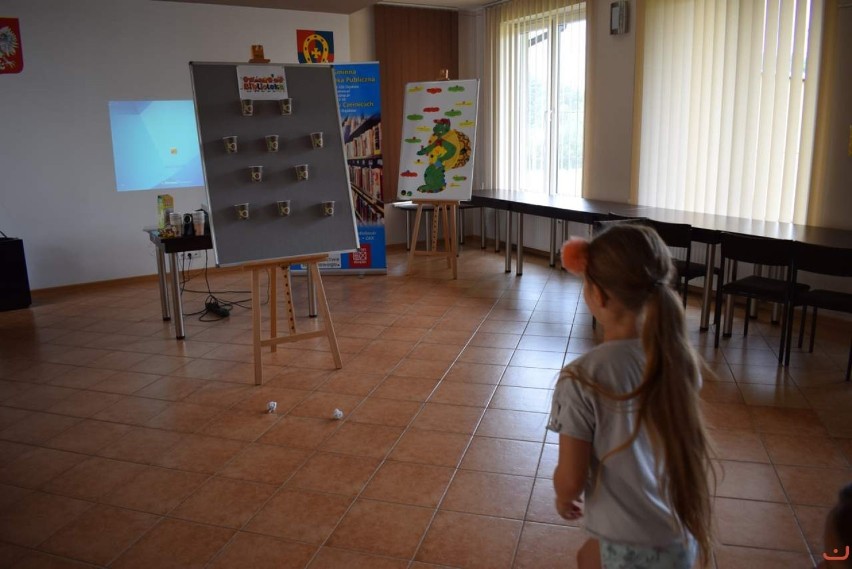 Wakacyjne spotkanie z kapitanem Cookiem w bibliotece w Osjakowie[FOTO]