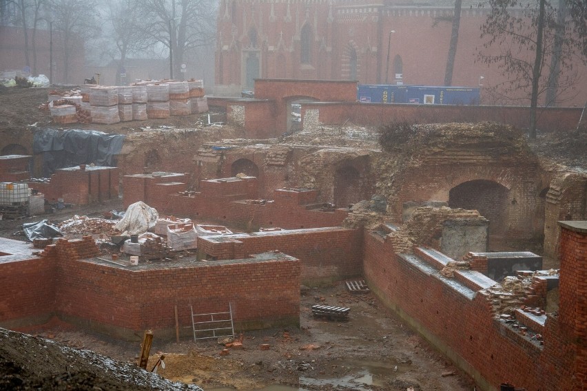 Odbudowywany Fort Kościuszko wyłania się z błota. Kraków zyska atrakcję pod kopcem