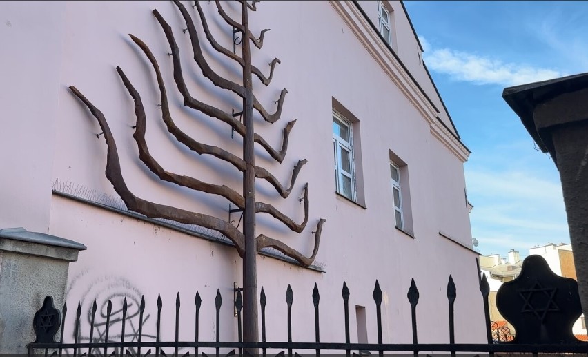 Na Skwerze Starej Synagogi jest już Drzewo Sprawiedliwych....