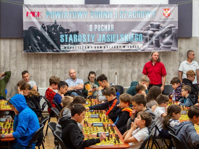 W turnieju, który odbył się w Młodzieżowym Domu Kultury w Jaśle, wzięło udział 70 szachistów z kilku klubów w regionie