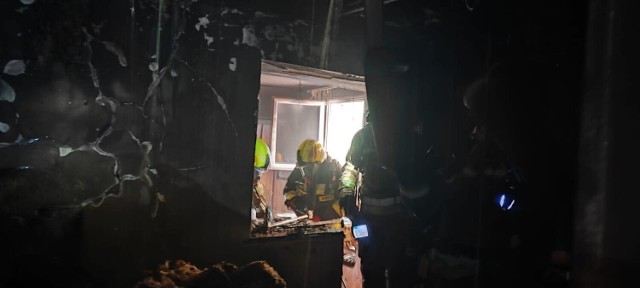 Pożar w Niemczyku! Ogień strawił mieszkanie w wielorodzinnym budynku