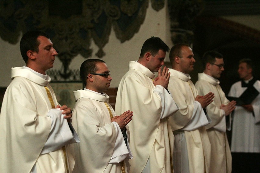 Wyświęcenie nowych księży w legnickiej katedrze
