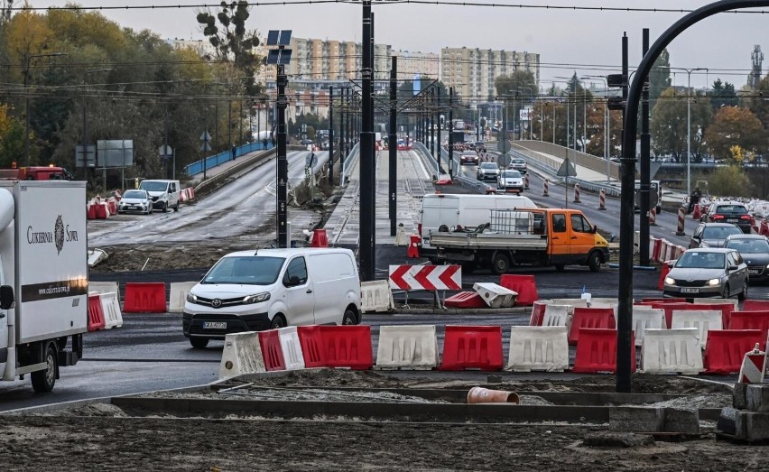 Nowy most nad Brdą w Bydgoszczy już otwarty. Pierwsi kierowcy przejechali nową trasą między Toruńską a Fordońską. Zdjęcia