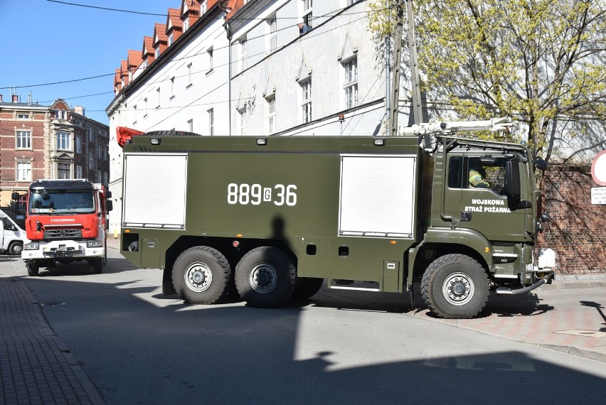 Malbork. Ten "pożar" w sądzie to tylko ćwiczenia straży pożarnej. Cenne doświadczenie i dla pracowników, i dla strażaków