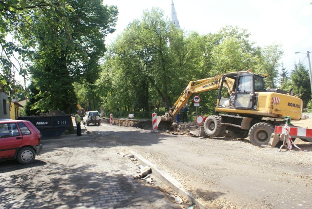 Obecnie prace w Ząbkowicach trwają m.in. w rejonie ulic Gospodarczej, Szosowej i Związku Orła Białego