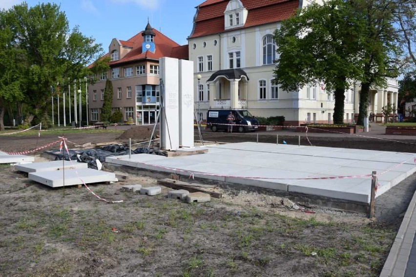 Pomnik w Wągrowcu miał powstać do końca kwietnia. Cały czas trwają jednak prace. Jest nowy termin ukończenia inwestycji. Czy ostateczny?
