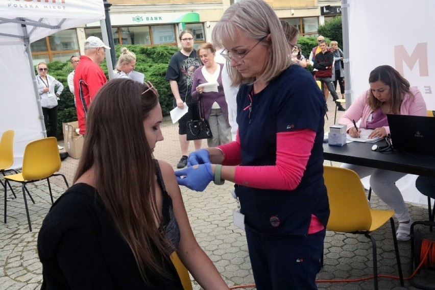 Legnica. Do szczepienia zgłoszono tylko 72 uczniów. Rodzice nie chcą szczepić swoich dzieci