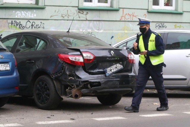 Kierowca BMW staranował 10 samochodów na ul. Krasińskiego we Wrocławiu 12.11.2020