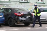 Wrocław. Pijany kierowca BWM rozbił 10 samochodów zaparkowanych na ul. Krasińskiego! (ZDJĘCIA)