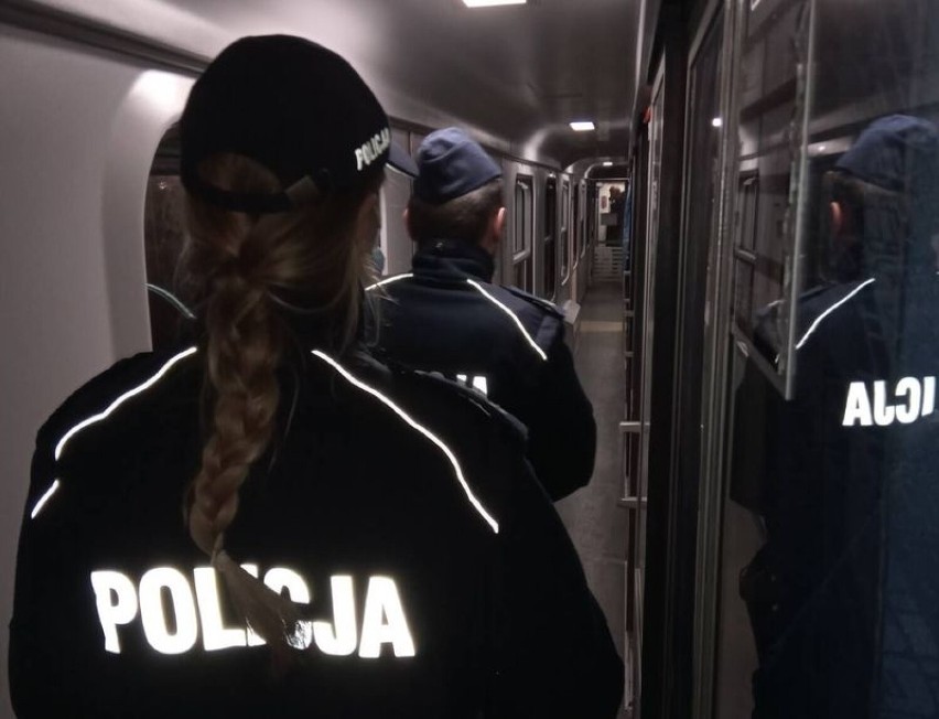 Wejherowo. Policjanci pomagają i dbają o bezpieczeństwo uchodźców z Ukrainy