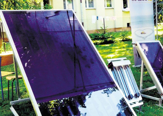Panele solarne można zobaczyć niemal na każdym dachu lub w ogródkach w gminie Rząśnia