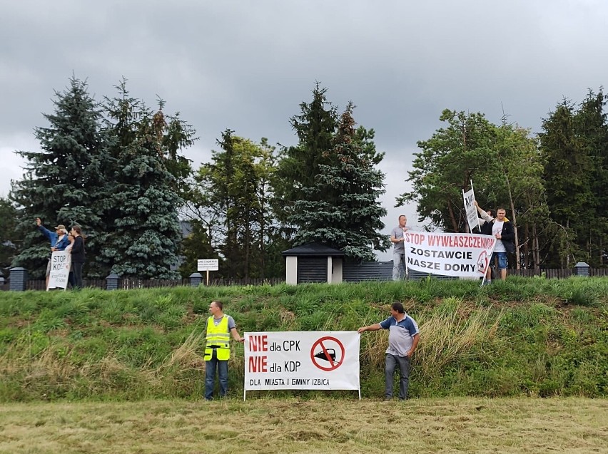 Powiat zamojski. Kibicowali kolarzom i protestowali przeciw CPK. Zobacz zdjęcia