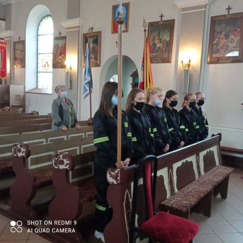 Dzień Strażaka w gminie Puck. W Łebczu pożarnicy oraz strażacka młodzież mieli swoją mszę w słynnym kościele | ZDJĘCIA