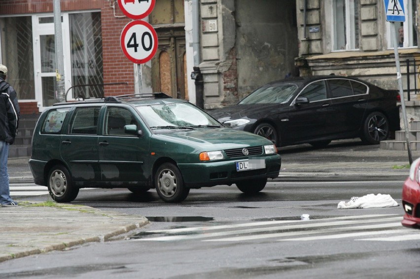 Potrącenie na ulicy Złotoryjskiej w Legnicy (ZDJĘCIA)