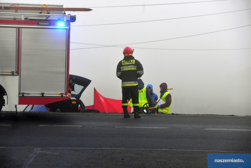 Tragiczny wypadek pod Golubiem-Dobrzyniem. Nie żyje mężczyzna [zdjęcia, wideo]