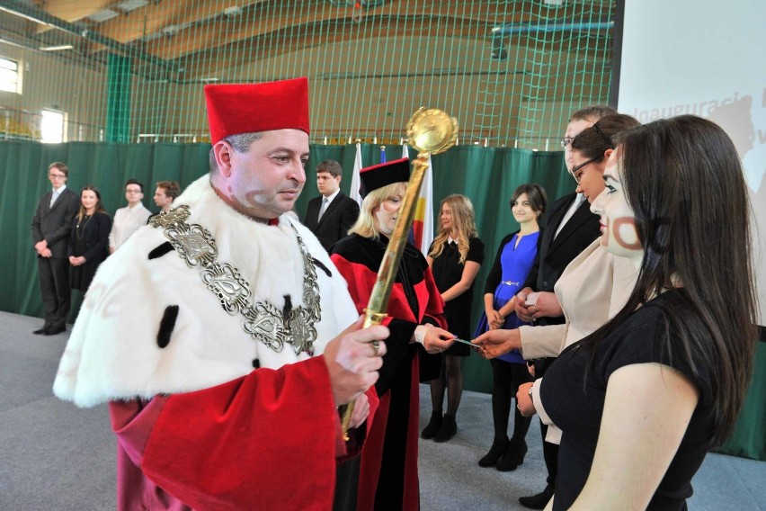 Rektor Mariusz Cygnar podczas inauguracji roku akademickiego