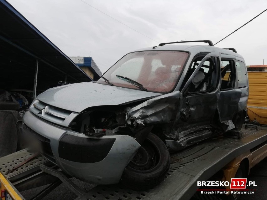 Brzesko. Zderzenie trzech samochodów na ulicy Leśnej, sprawca jechał zbyt szybko [ZDJĘCIA] 