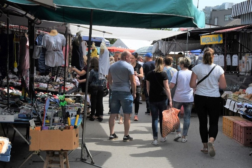 W piątkowe przedpołudnie wielu kielczan przybyło na zakupy...