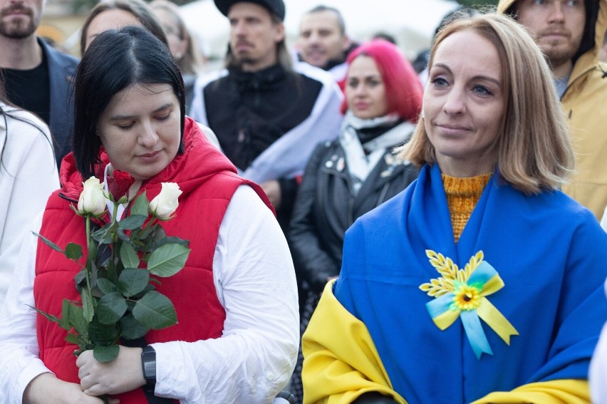 Liderka białoruskiej opozycji Swiatłana Cichanouska spotkała się z Białorusinami i Ukraińcami na krakowskim Rynku ZDJĘCIA