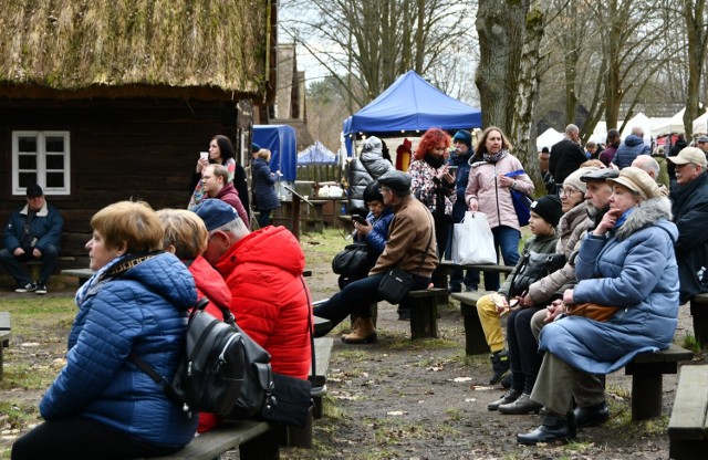 Muzeum Etnograficzne w Zielonej Górze Ochli przypomina, że Kaziuki to cieszący się ogromną popularnością, odbywający się od czterystu lat, jarmark odpustowy w Wilnie, organizowany tradycyjnie w dniu św. Kazimierza (4 marca).