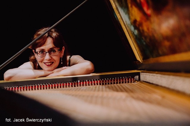 Paulina Tkaczyk jest miłośniczką klawesynu i muzyki klawesynowej, które to dziedziny sztuki stały się jej specjalnością