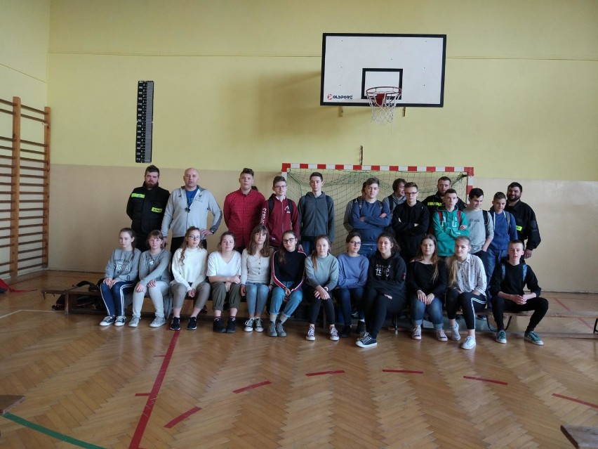 Gmina Stegna. Uczniowie Zespołu Szkół w Tujsku wzięli udział w konkursie pożarniczym 