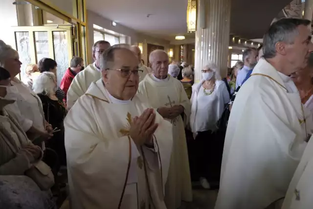 Po raz trzynasty odbywa się w Toruniu Dziękczynienie w Rodzinie, organizowane tradycyjnie w pierwszą sobotę września przez środowisko Radia Maryja.

Mamy pierwsze zdjęcia z tego wydarzenia. Zobaczcie! >>>>>