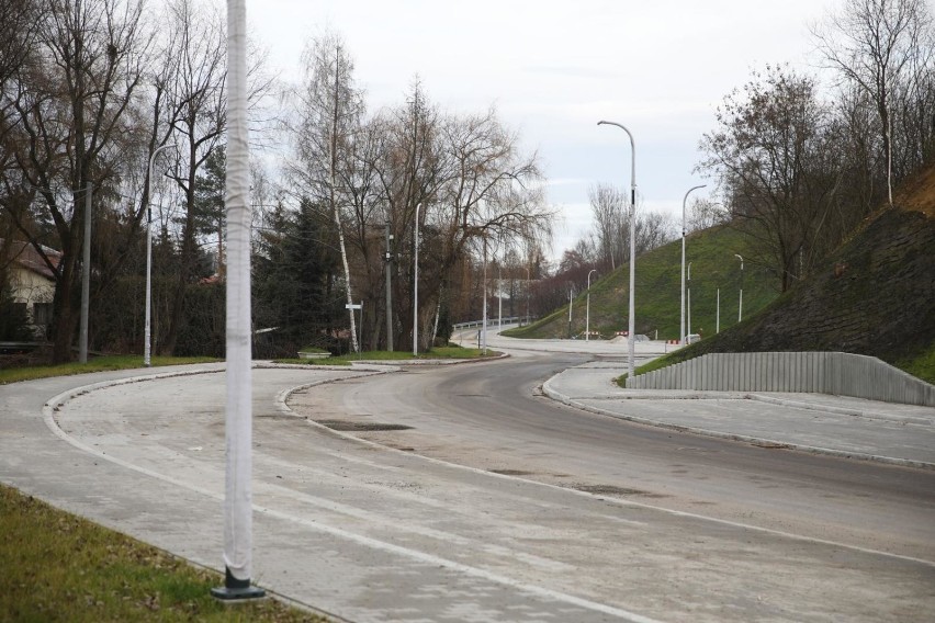 Kraków. W Mydlnikach powstaje węzeł przesiadkowy i parking. Zobacz postęp prac [ZDJĘCIA]
