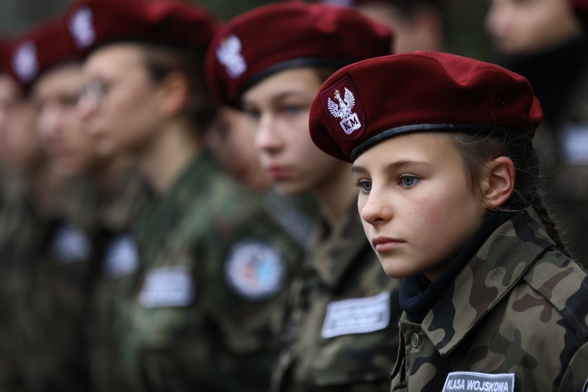 Ślubowanie uczniów w ZS CKZ w Bujnach. Szkoła podpisała...