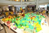 Dzieci zbudowały w Lego Store gigantyczną mapę Polski z ponad miliona kloców [ZDJĘCIA]