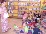 Przedszkolaki odwiedziły Gminną Bibliotekę Publiczną w Dobrzycy. "Misie" zaprezentowały przedstawienie dotyczące ochrony środowiska