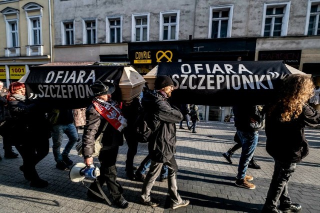 Szczepionki chronią nie tylko jednostki, ale także całe społeczności przed szerzeniem się chorób zakaźnych. Mimo to ruch antyszczepionkowy rośnie w siłę